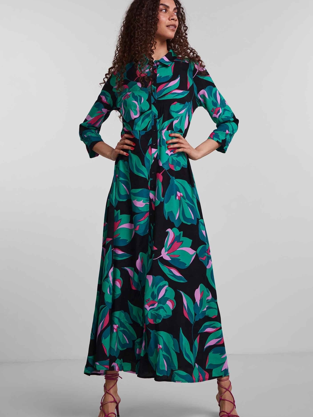 YAS
YASSAVANNA - Button-Front Floral Maxi Shirt Dress - Black Green & Pink